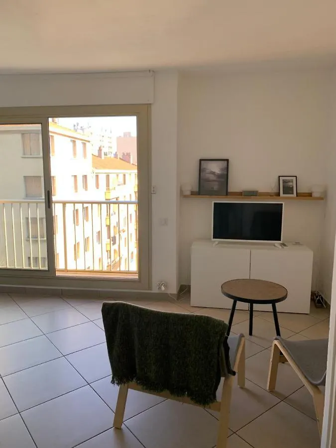 Joli Studio Proche Quartier Timone Climatise Marseille France